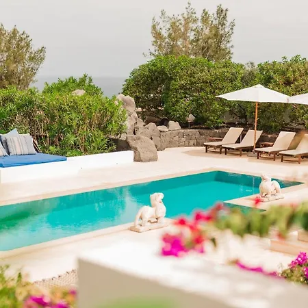 Casa Sua Guest house *